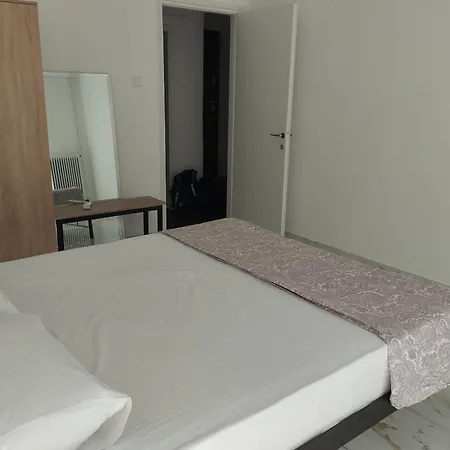 Athina Apartment *